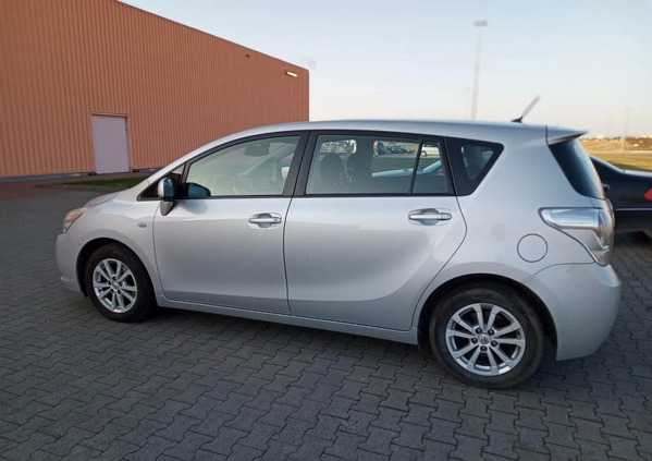 Toyota Verso cena 19000 przebieg: 284000, rok produkcji 2010 z Szczecin małe 46